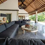 Villa Themma Jungle - Sumptuous 3Br Luxury Villa With Majestic Jungle View North Of Ubud